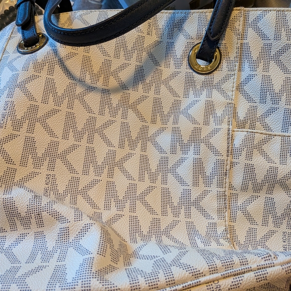Michael Kors GUC  White Cream And Dark BlueTote Bag - Picture 5 of 11